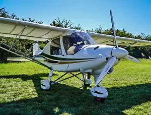 Ultraleichtflugzeug auf dem Flugplatz Lützellinden